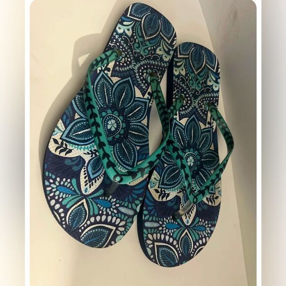 Vera Bradley Blue Island Medallion Flip Flops - Picture 1 of 6